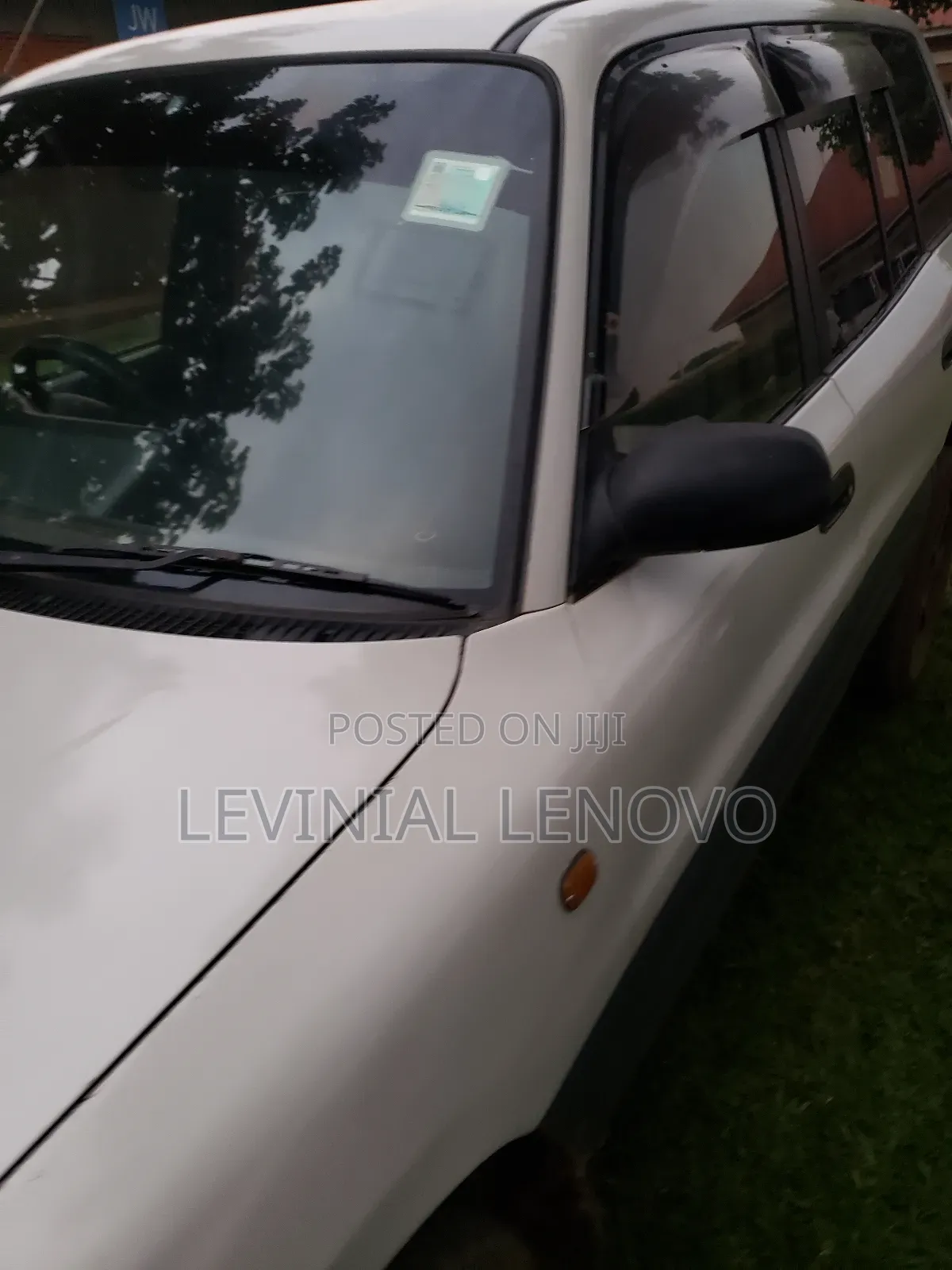 Toyota RAV4 Base 4x4 1996 White