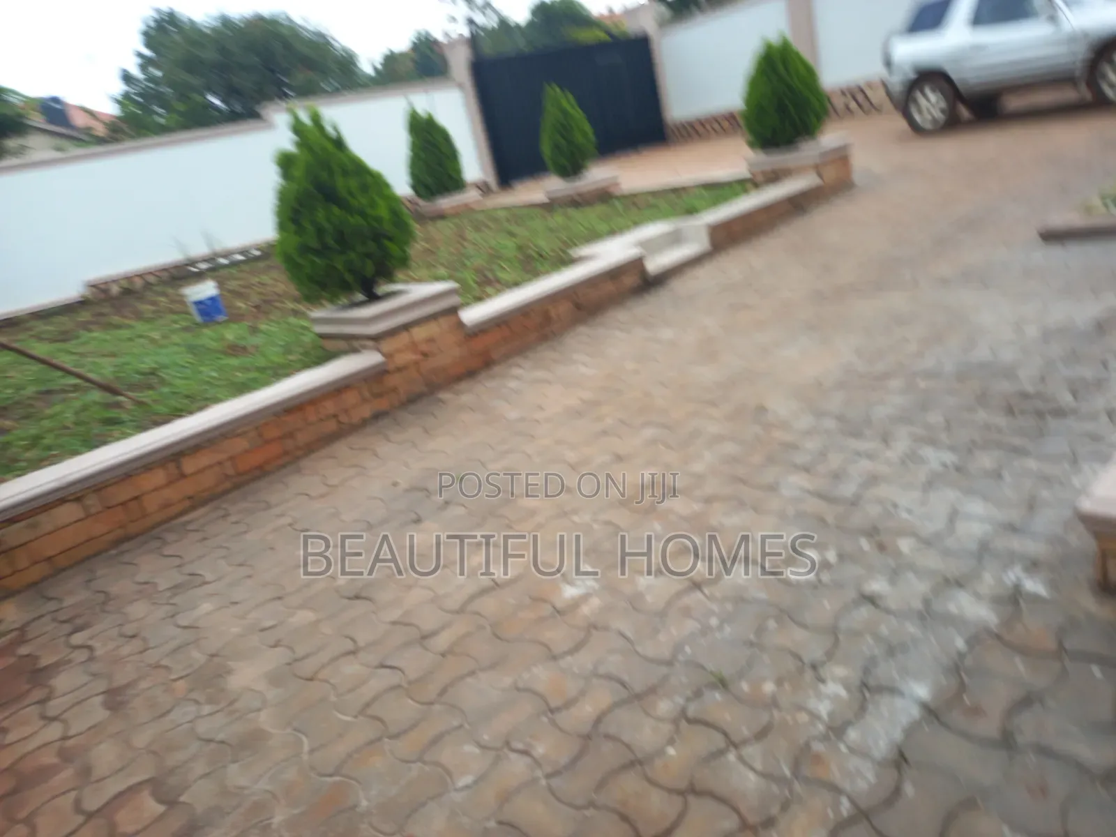 Furnished 4bdrm House in Kira for sale