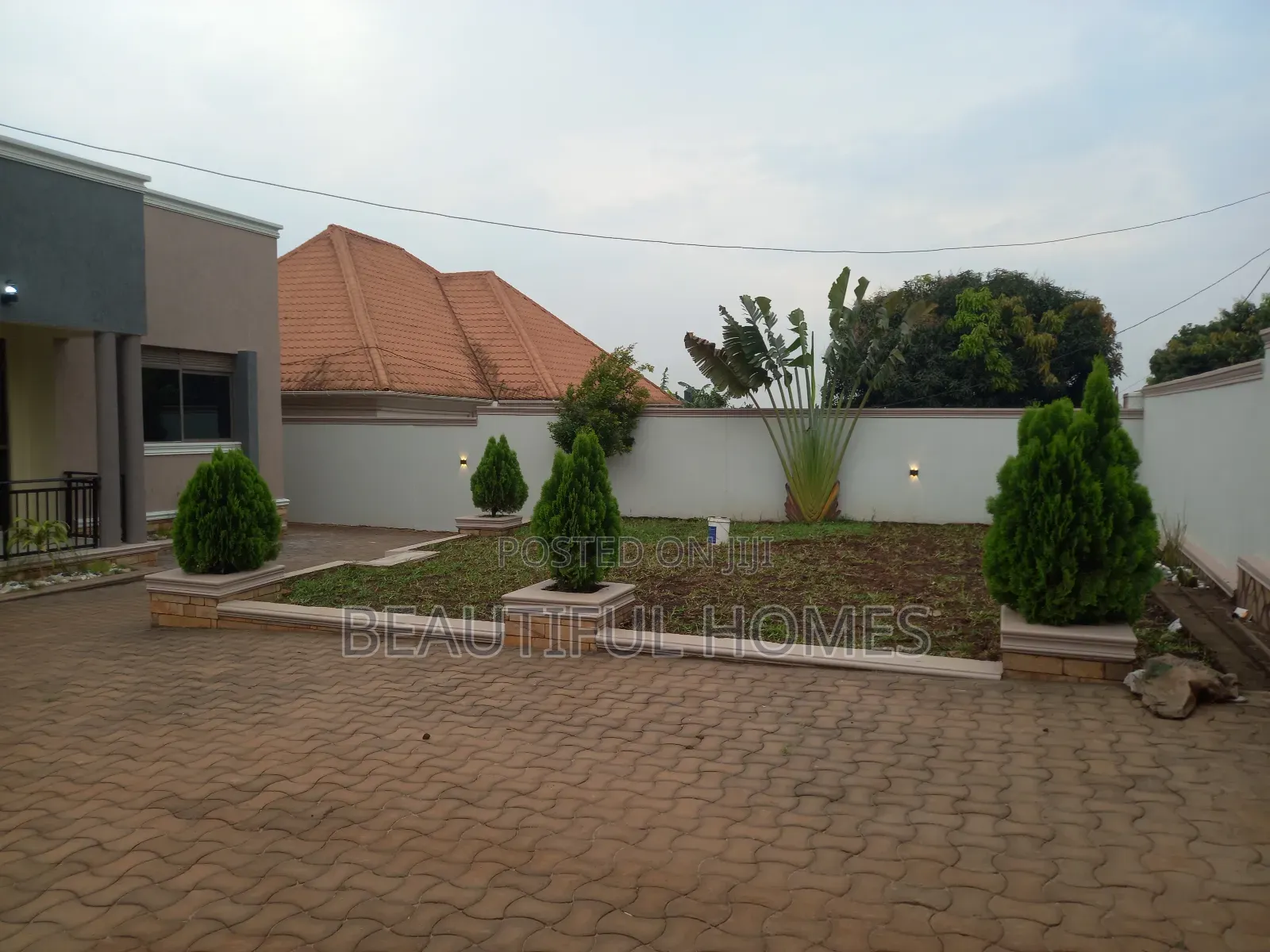 Furnished 4bdrm House in Kira for sale