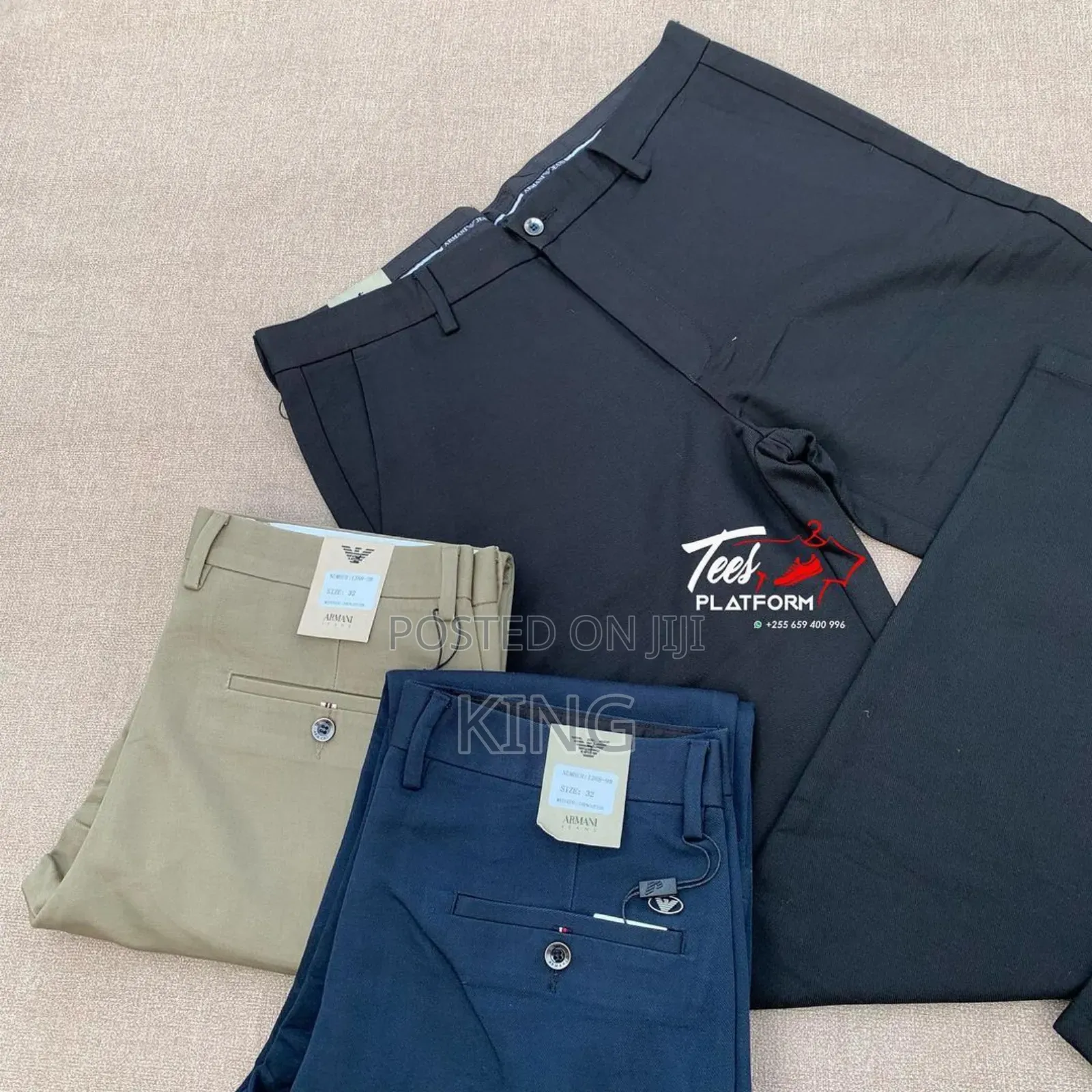 Signature Iron Free Khakis Trousers. Classic Fit