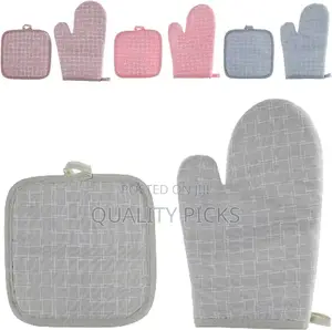 1 Pair of Oven Mitts