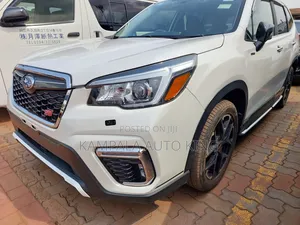 Photo - Subaru Forester 2019 White