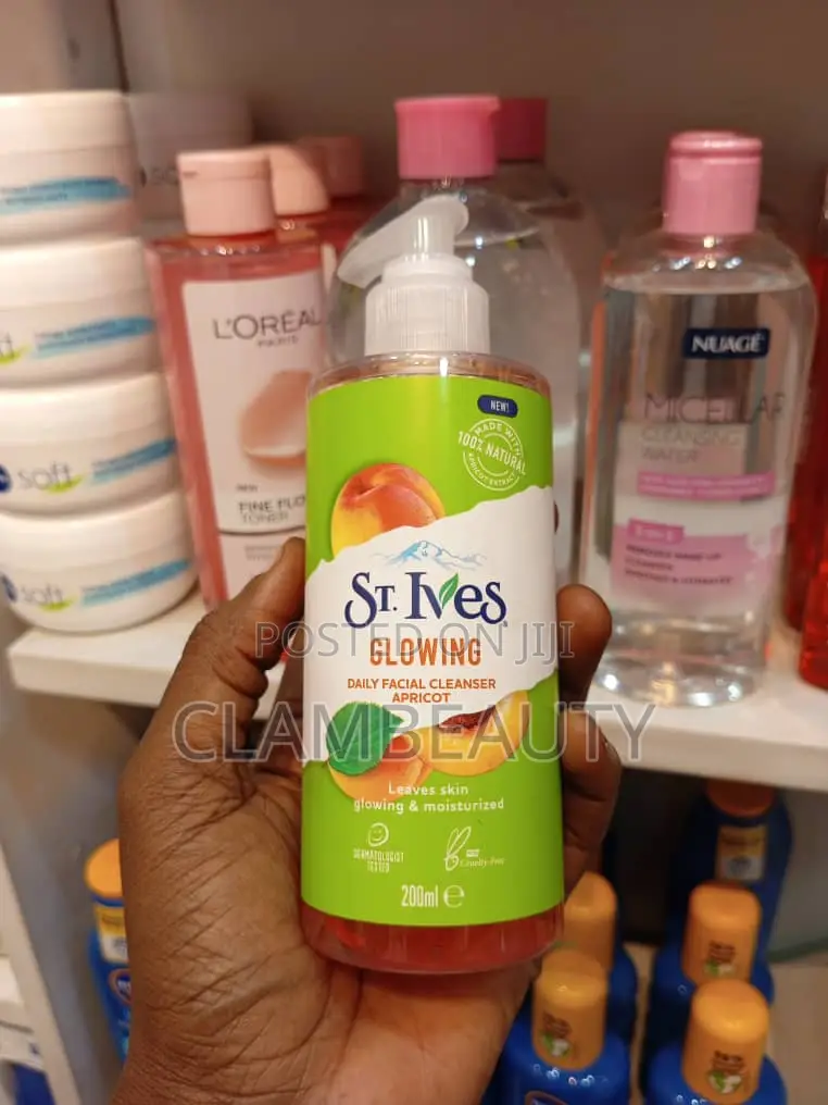 St. Ives Glowing Daily Facial Cleanser, Ap