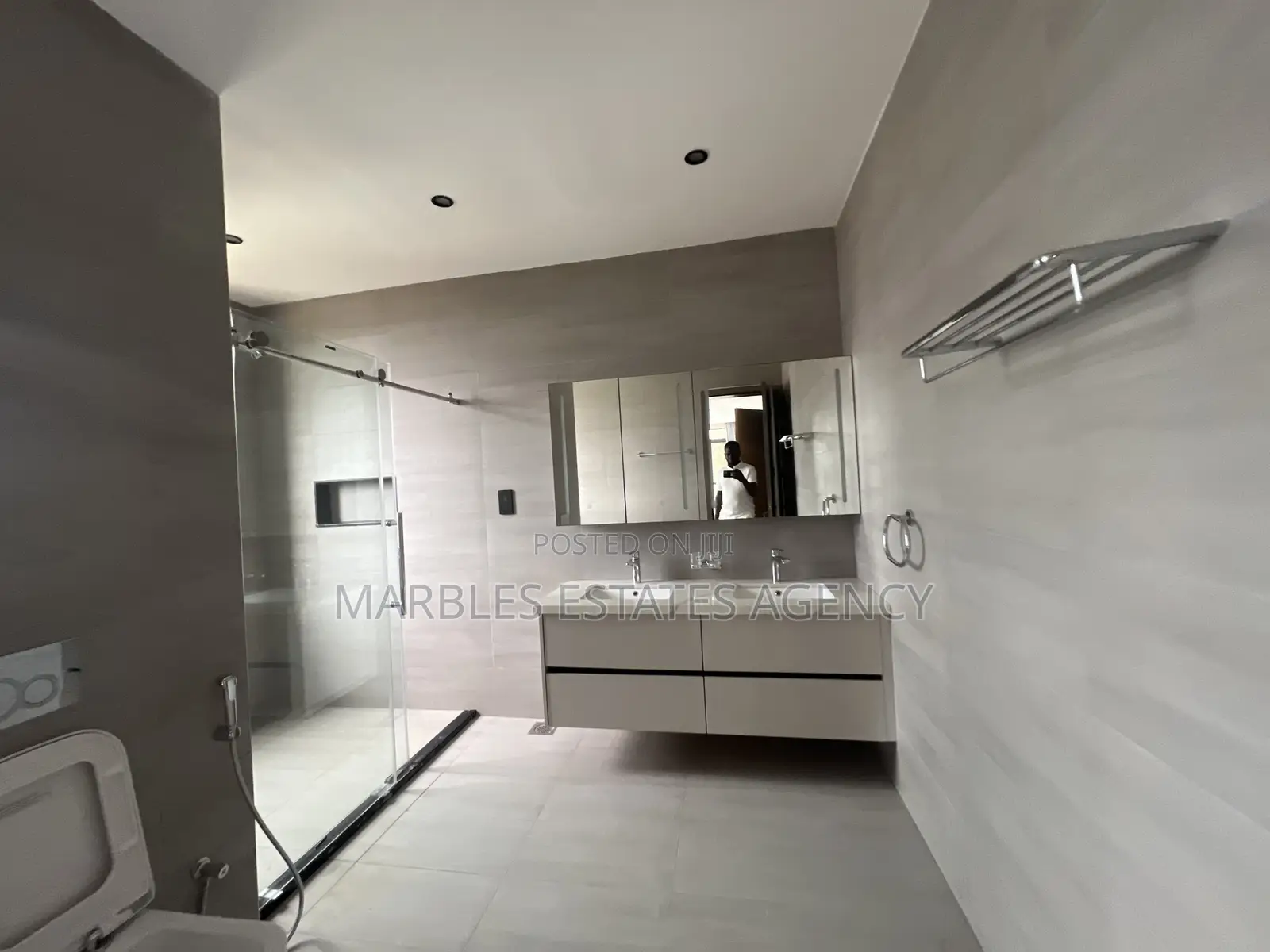 Furnished 4bdrm Apartment in Bugolobi, Central Division for rent