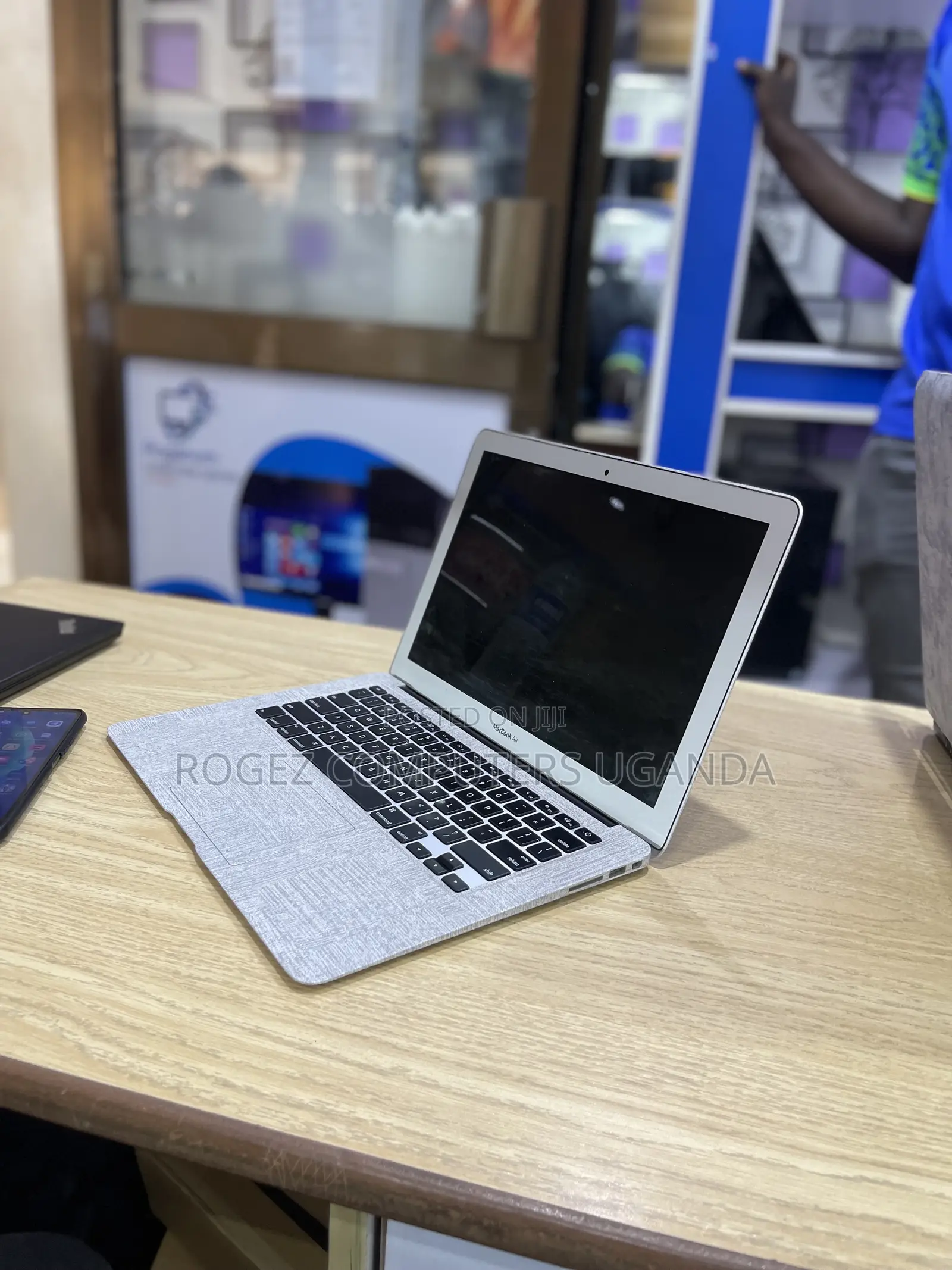 New Laptop Apple MacBook Air 8GB Intel Core I5 SSD 128GB