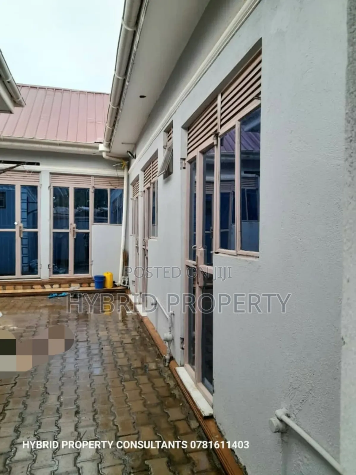 8bdrm Apartment in Kasubi Town Along, Rubaga for sale