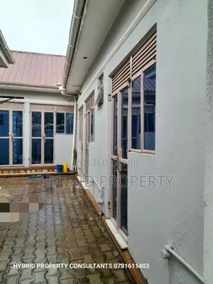 8bdrm Apartment in Kasubi Town Along, Rubaga for sale
