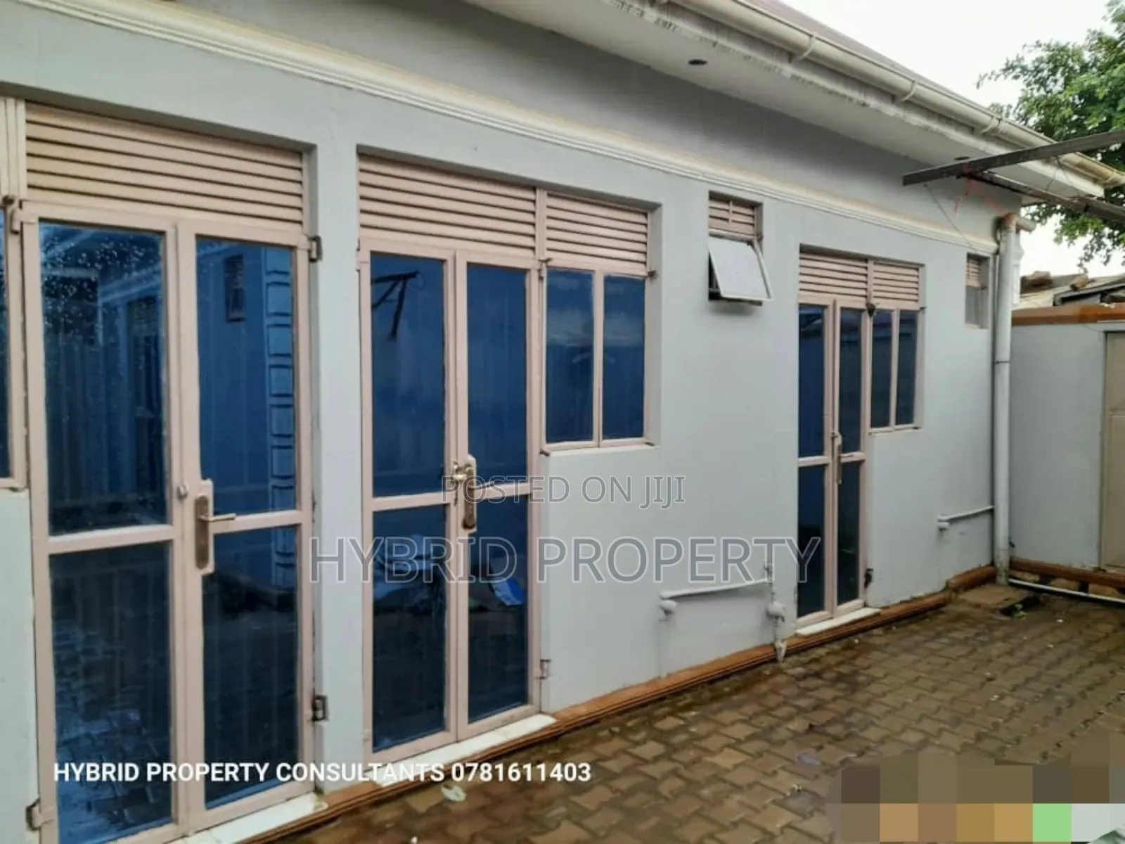 8bdrm Apartment in Kasubi Town Along, Rubaga for sale