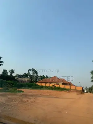 100by100ft Plot on Sale in Buwate