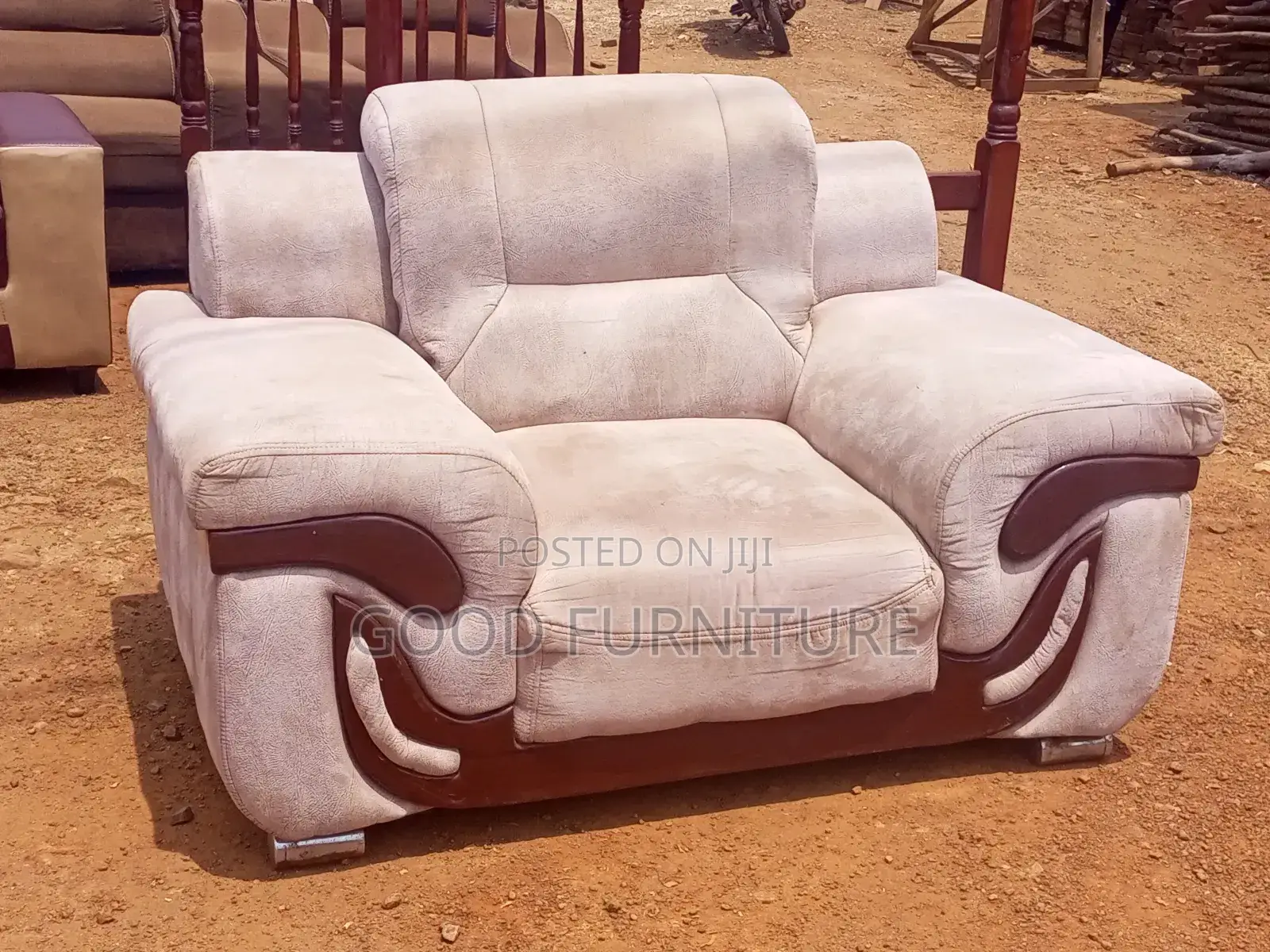 Amazing Giant Single Seater Sofa