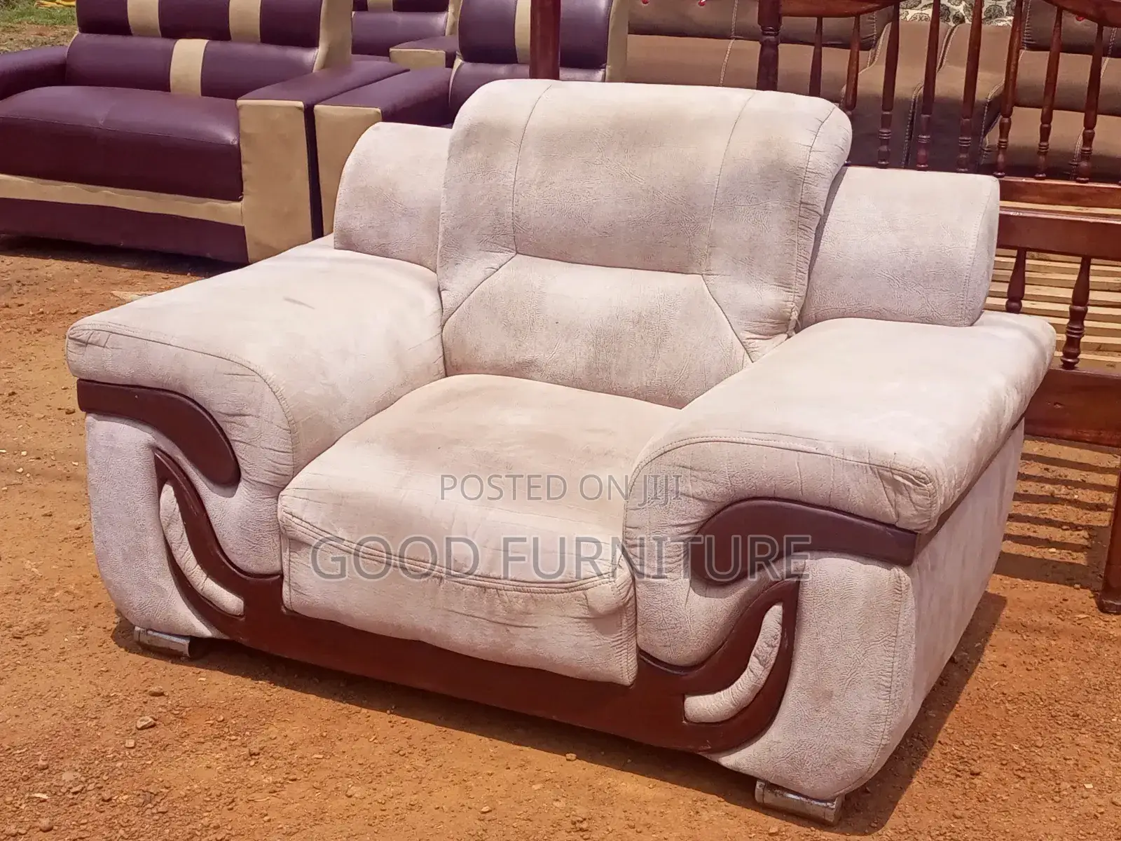 Amazing Giant Single Seater Sofa
