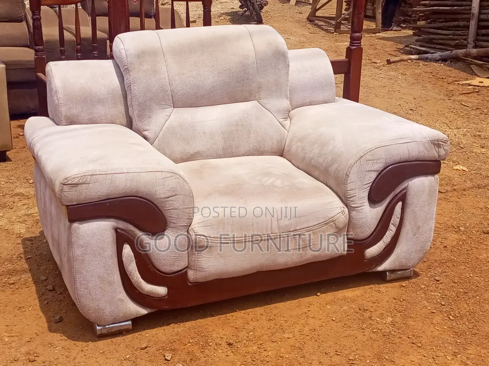 Amazing Giant Single Seater Sofa