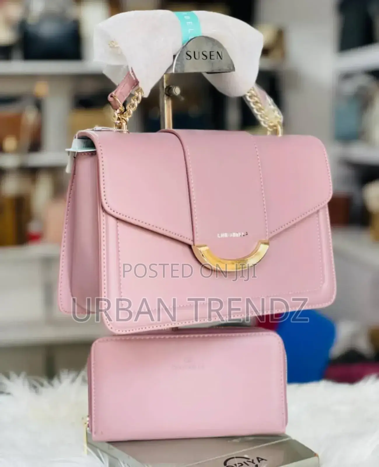 Lady's Classy and Good Leathered Shoulder Bags.