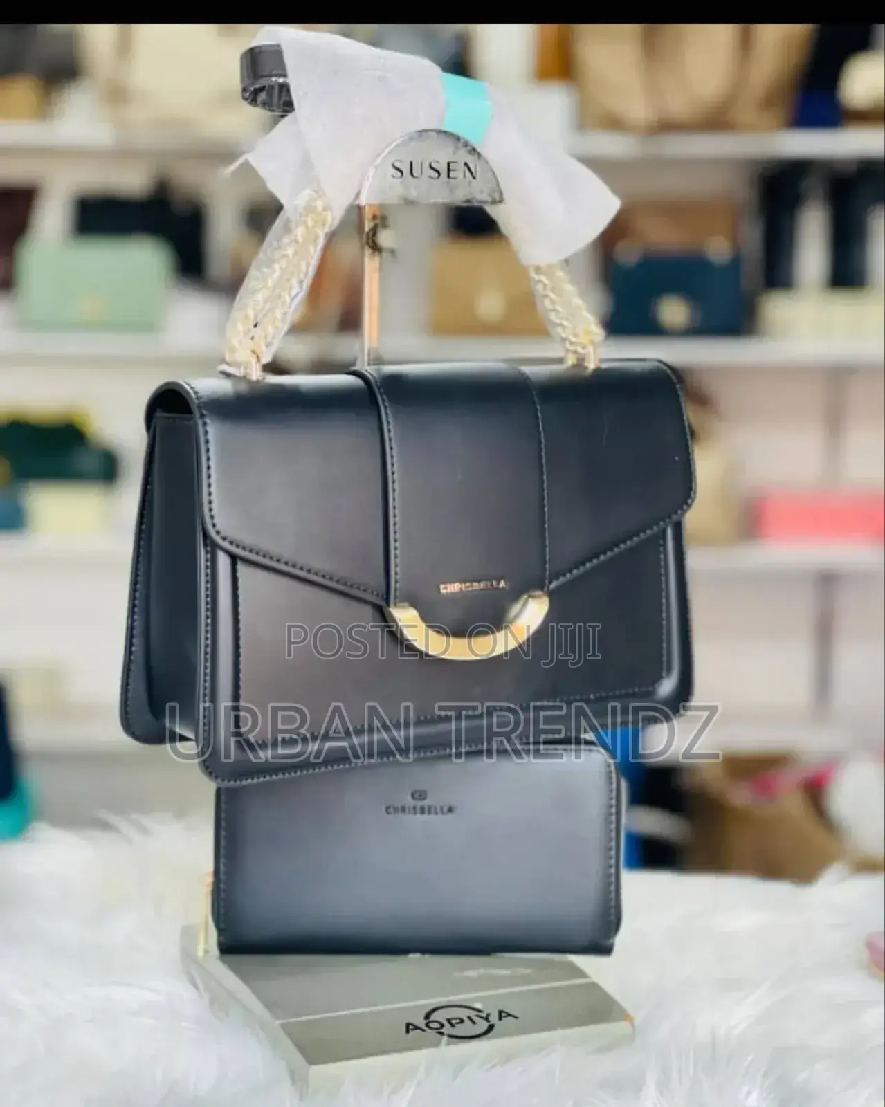 Lady's Classy and Good Leathered Shoulder Bags.