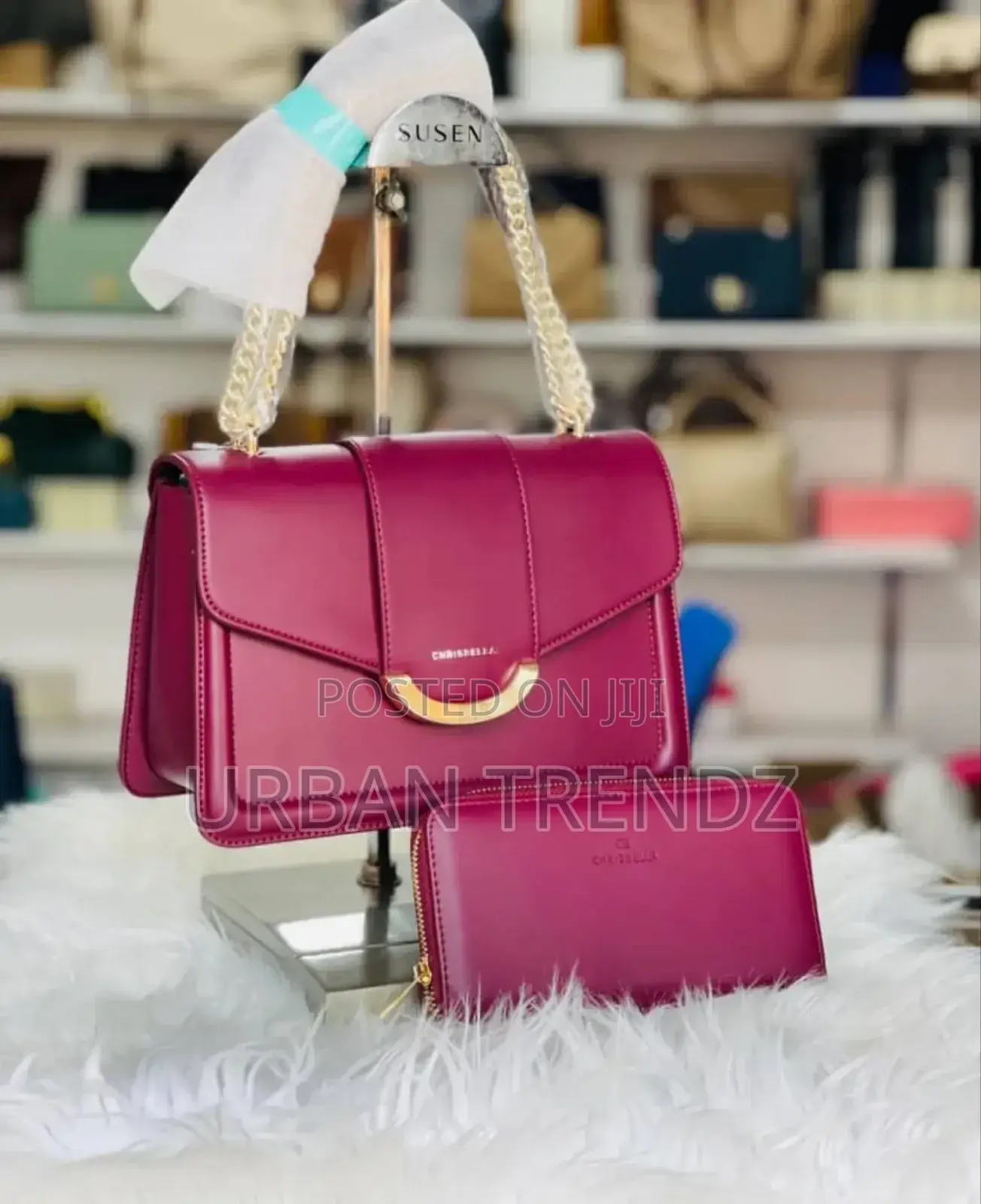 Lady's Classy and Good Leathered Shoulder Bags.