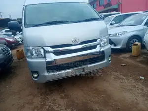Toyota HiAce 2012 Silver
