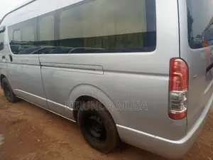 Toyota HiAce 2012 Silver