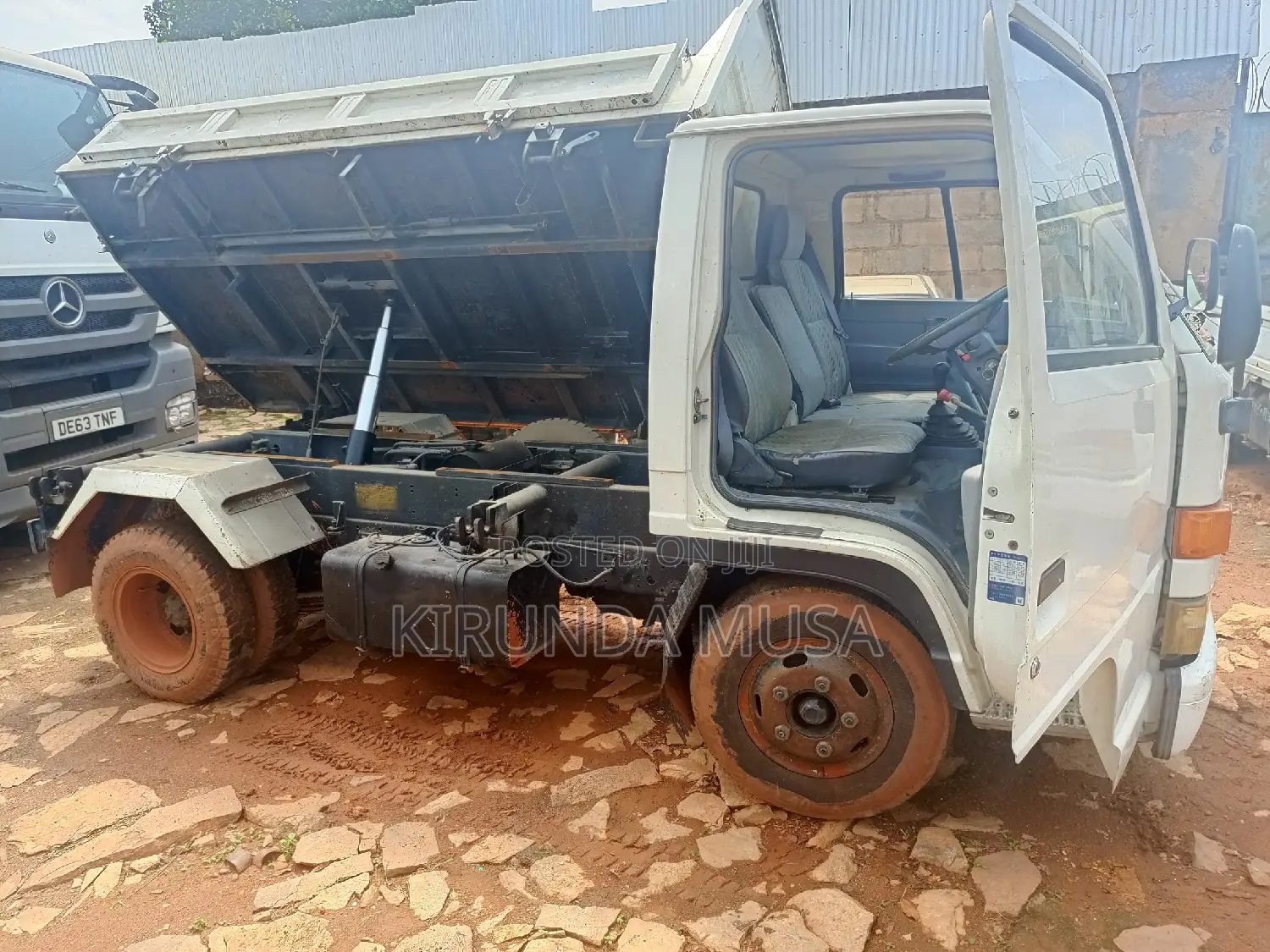 Isuzu Elef Dampa