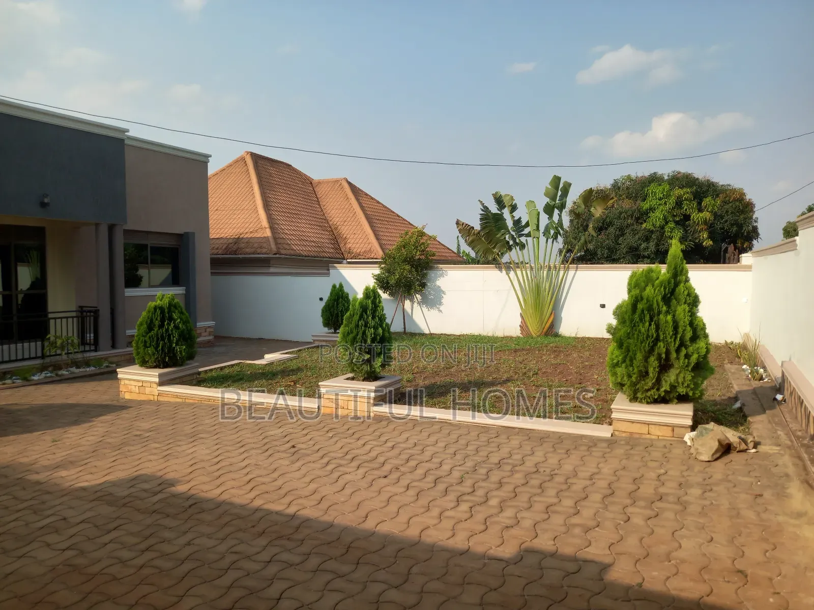 Furnished 4bdrm House in Kira for sale