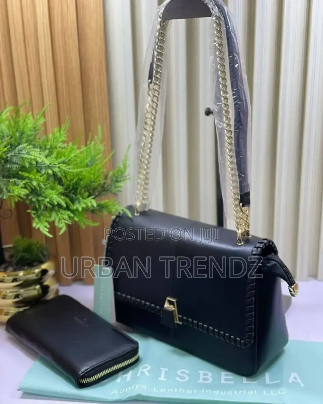 Classy Ladies Shoulder Bag With a Wallet and Good Leather