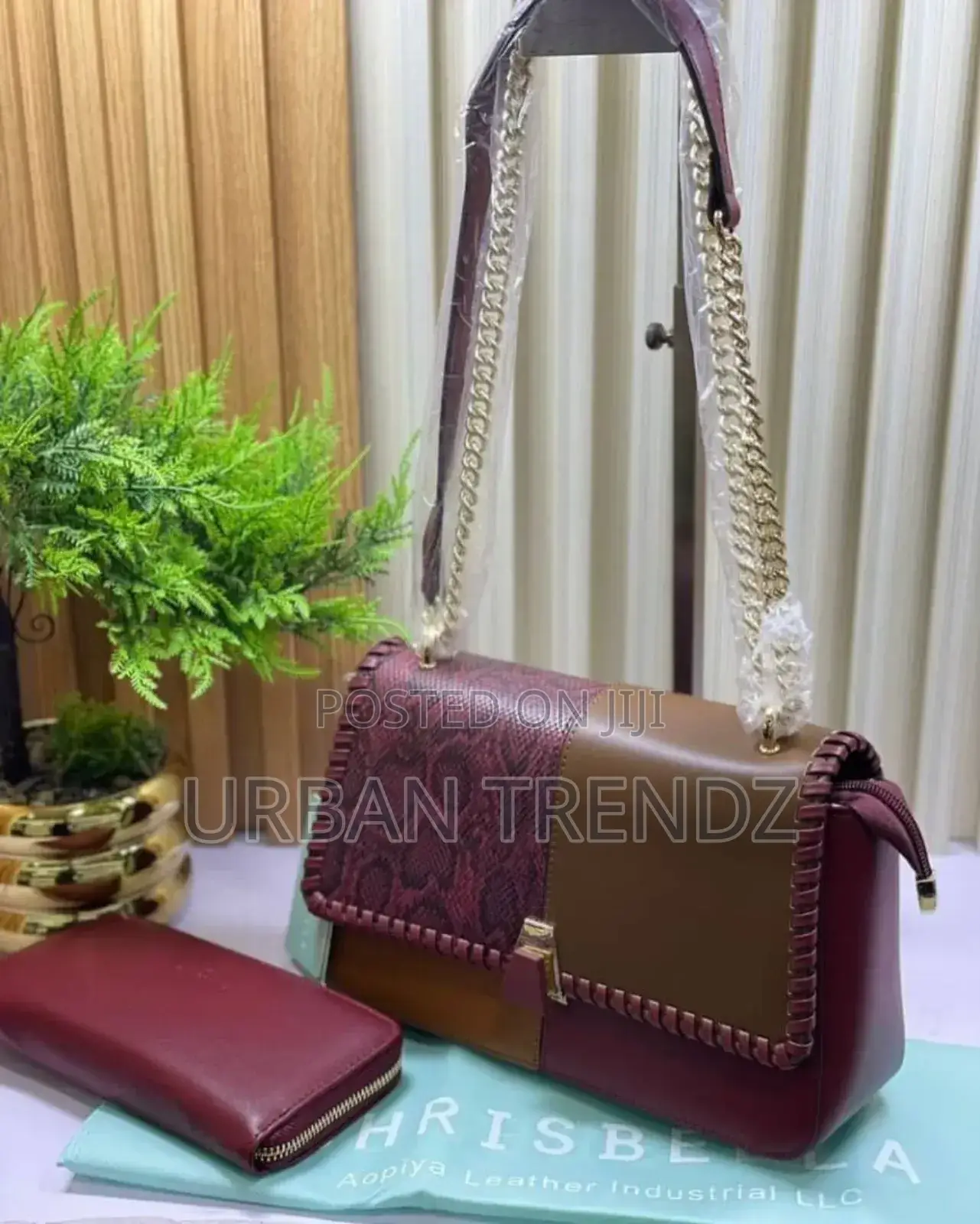 Classy Ladies Shoulder Bag With a Wallet and Good Leather