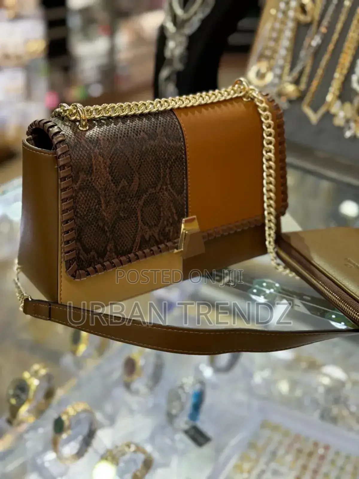 Classy Ladies Shoulder Bag With a Wallet and Good Leather
