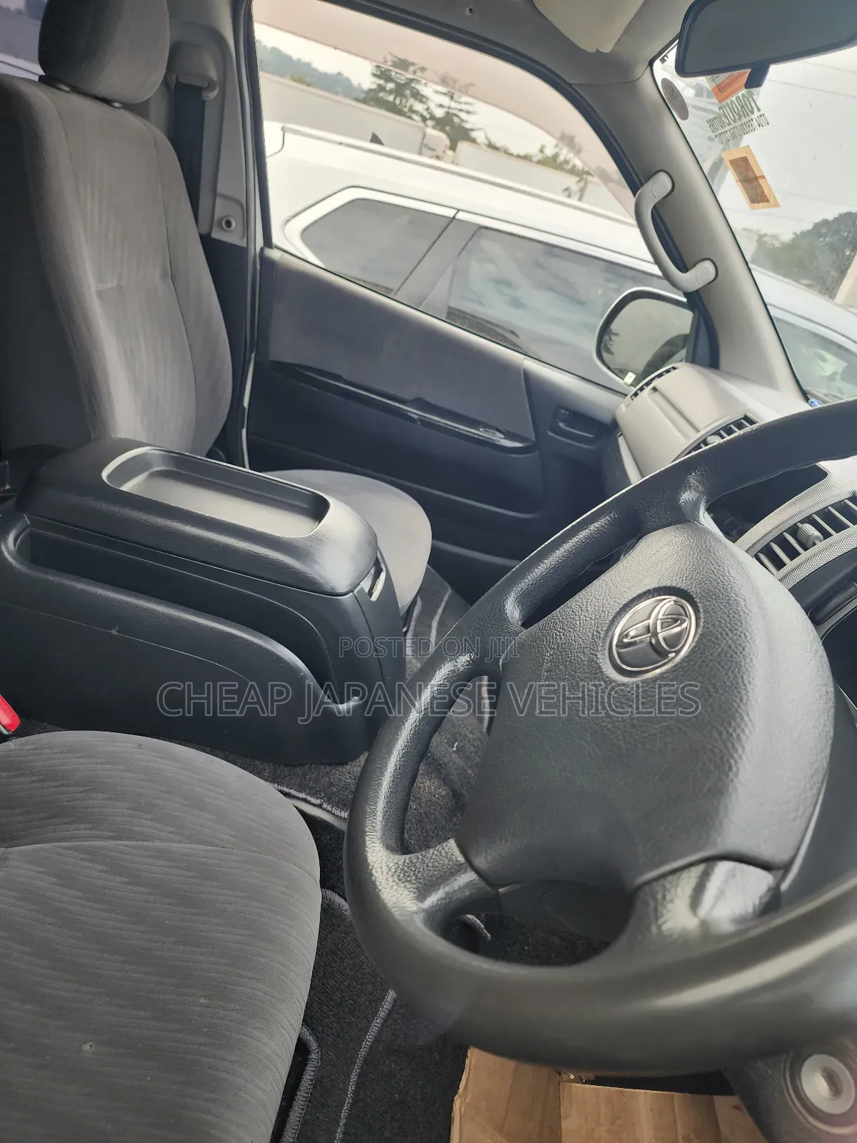 Toyota HiAce 2013 White