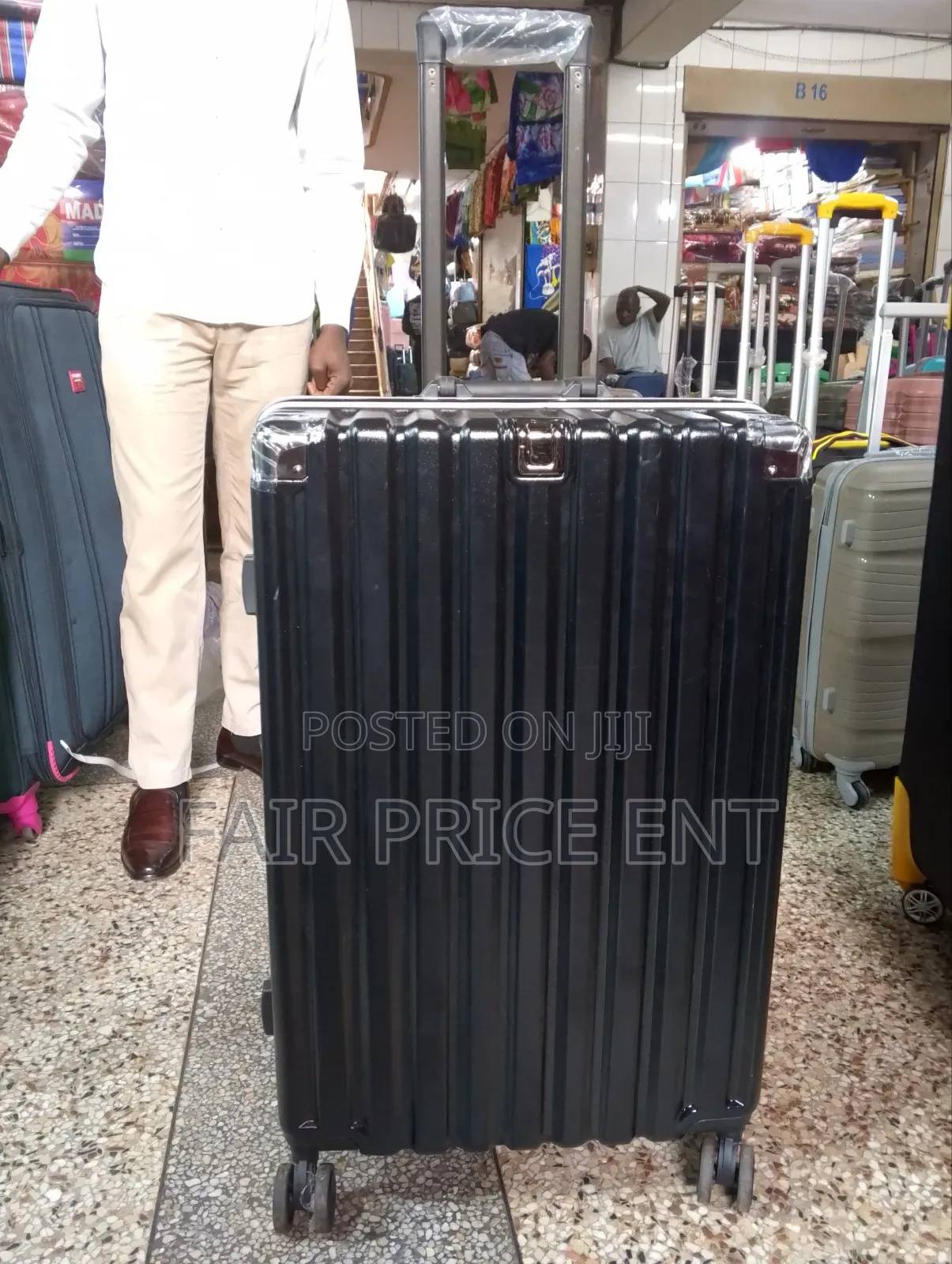 Noble Plastic Suitcases. Medium Size. ( Black)