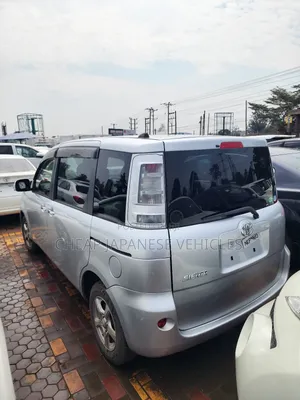 Toyota Sienta 1.5 FWD 2013 Silver