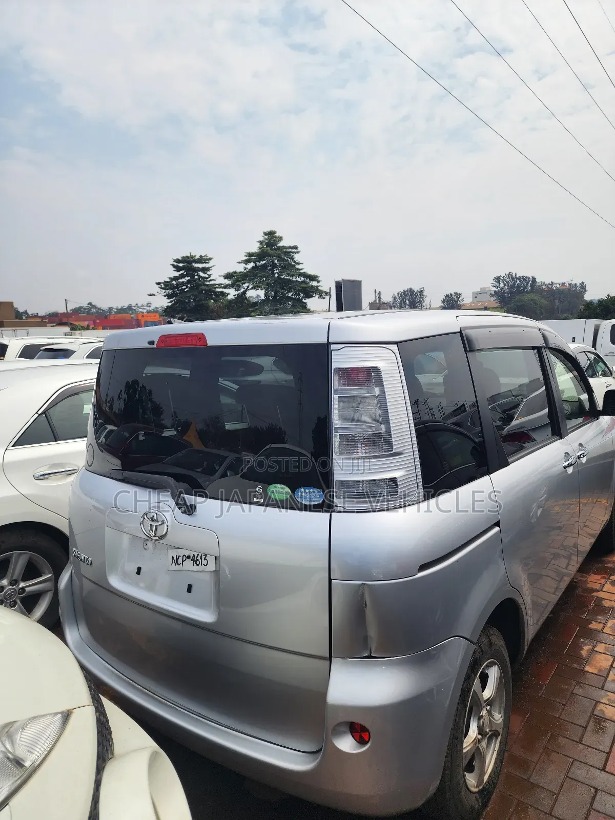 Toyota Sienta 1.5 FWD 2013 Silver