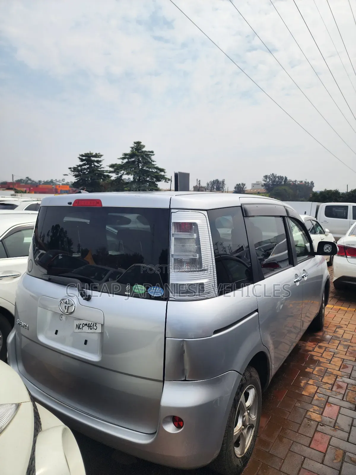 Toyota Sienta 1.5 FWD 2013 Silver