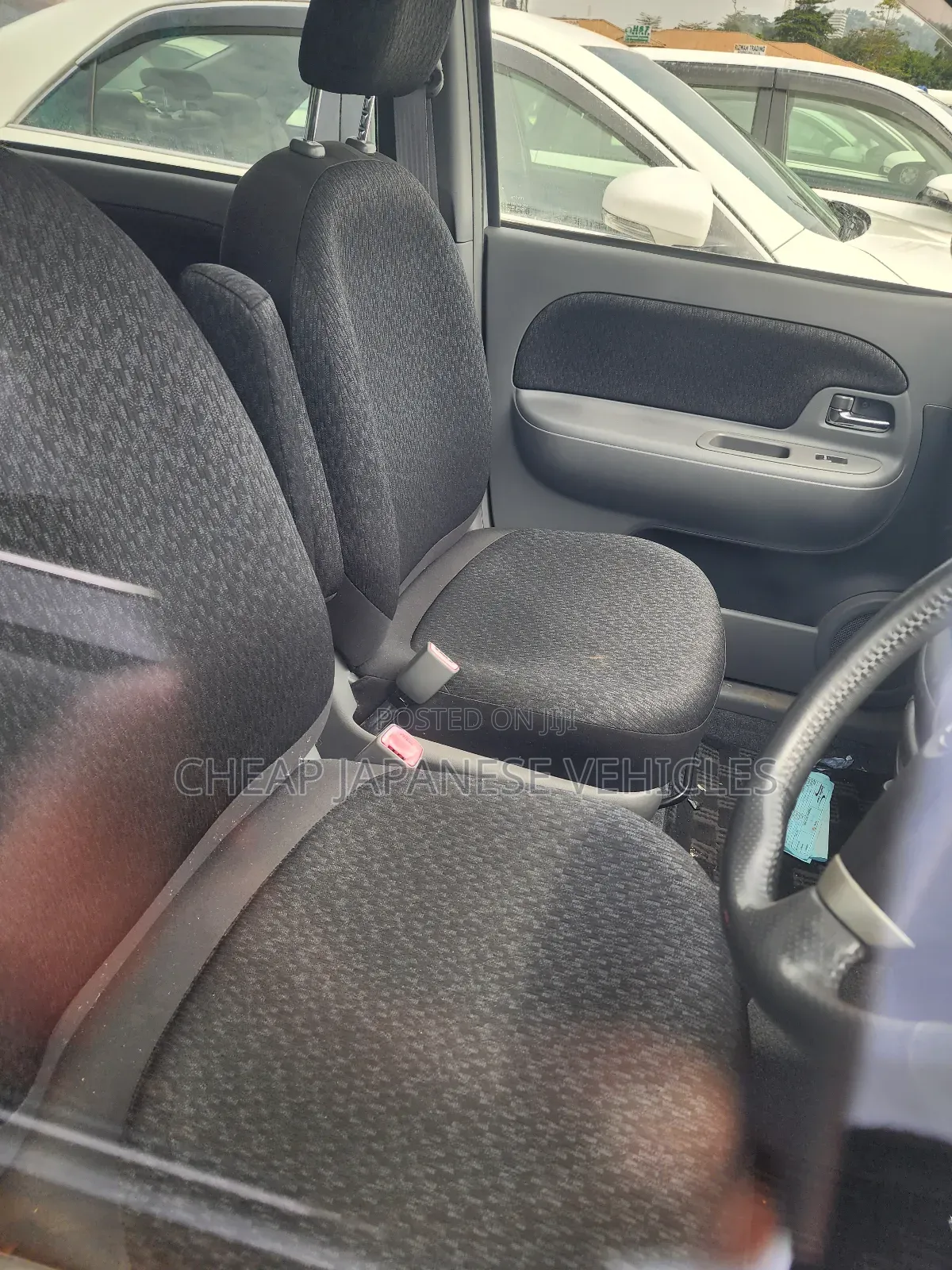 Toyota Sienta 1.5 FWD 2013 Silver