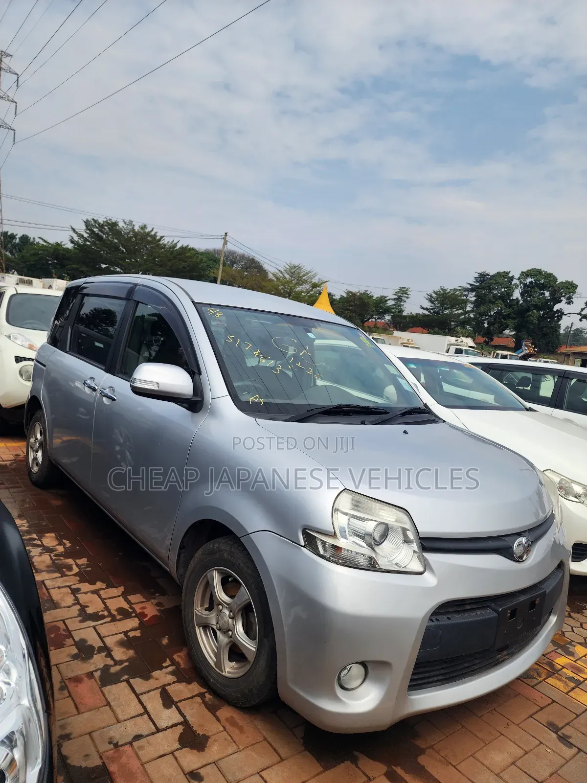 Toyota Sienta 1.5 FWD 2013 Silver