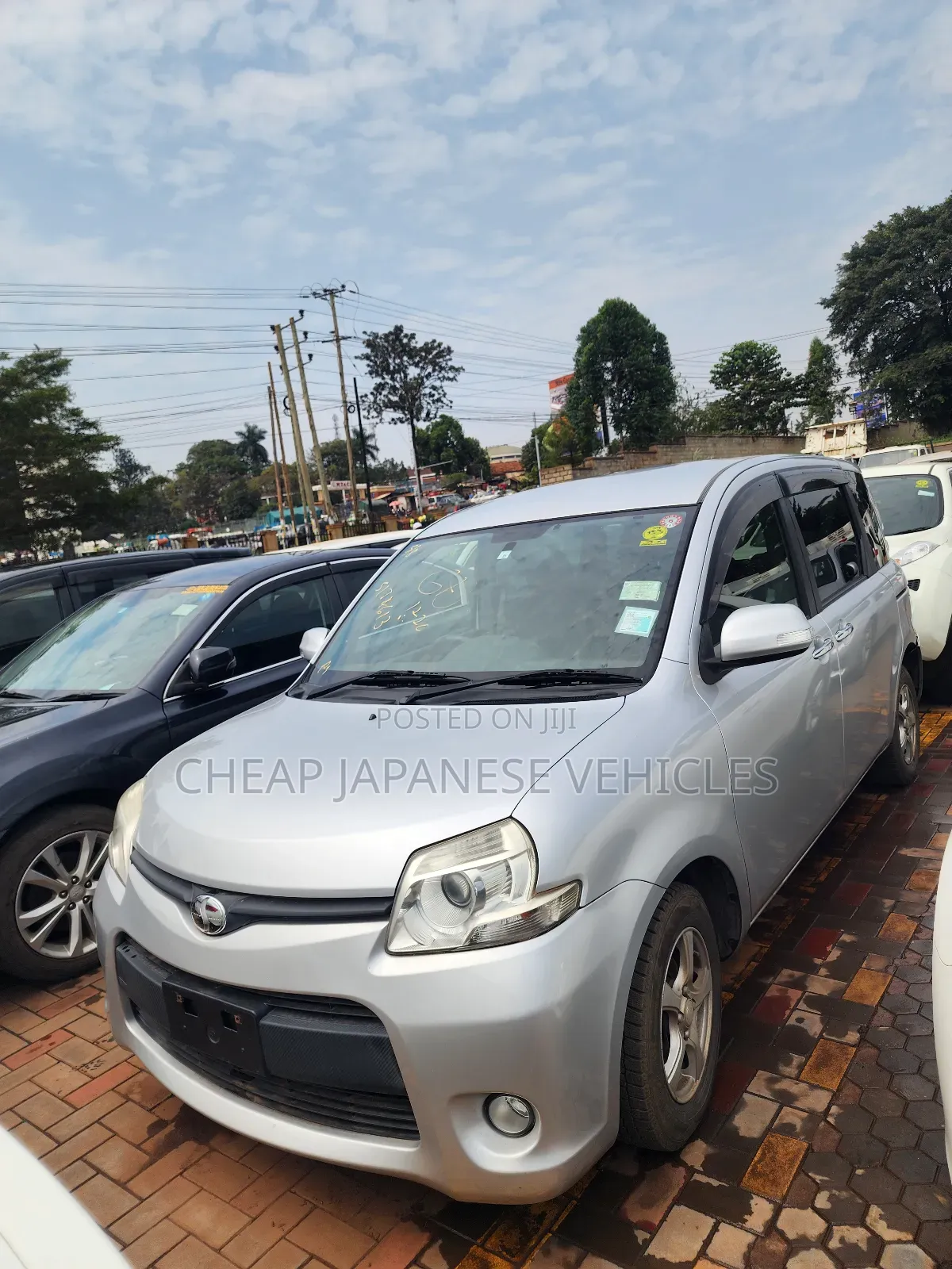 Toyota Sienta 1.5 FWD 2013 Silver