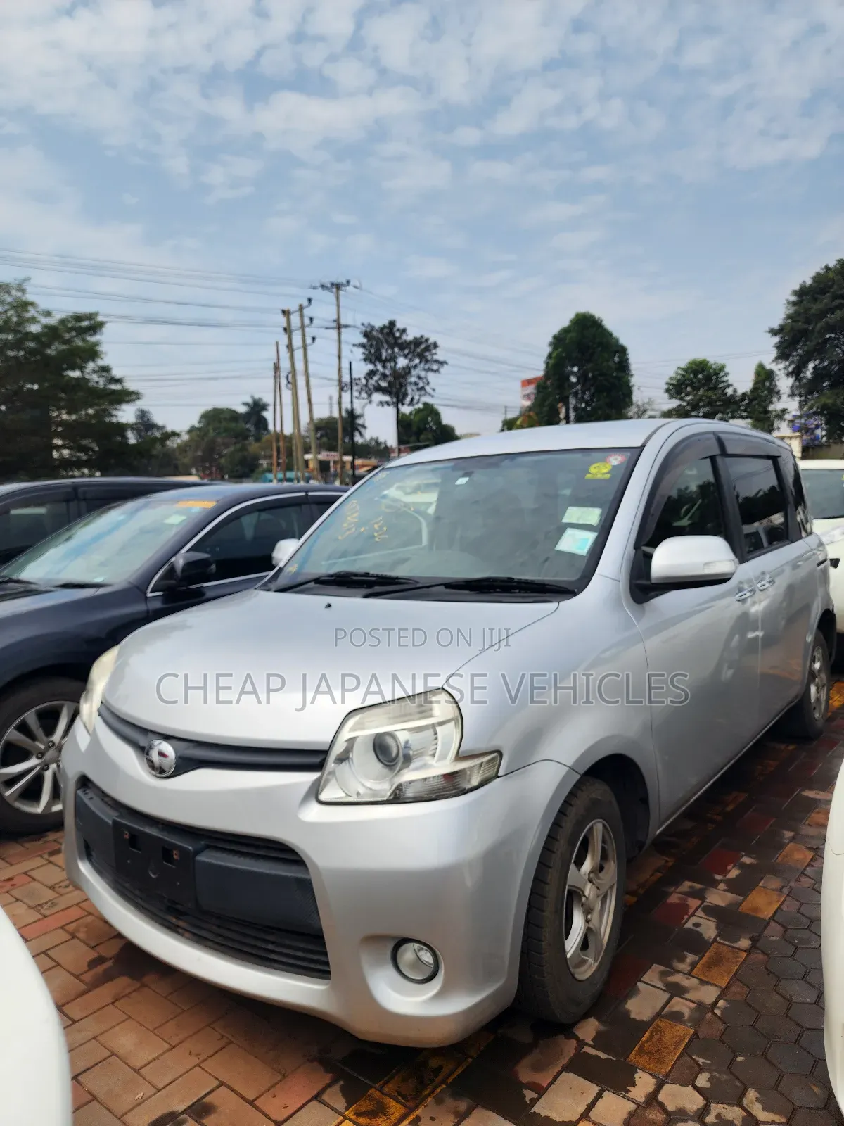 Toyota Sienta 1.5 FWD 2013 Silver