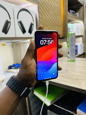 Apple iPhone 11 64 GB White