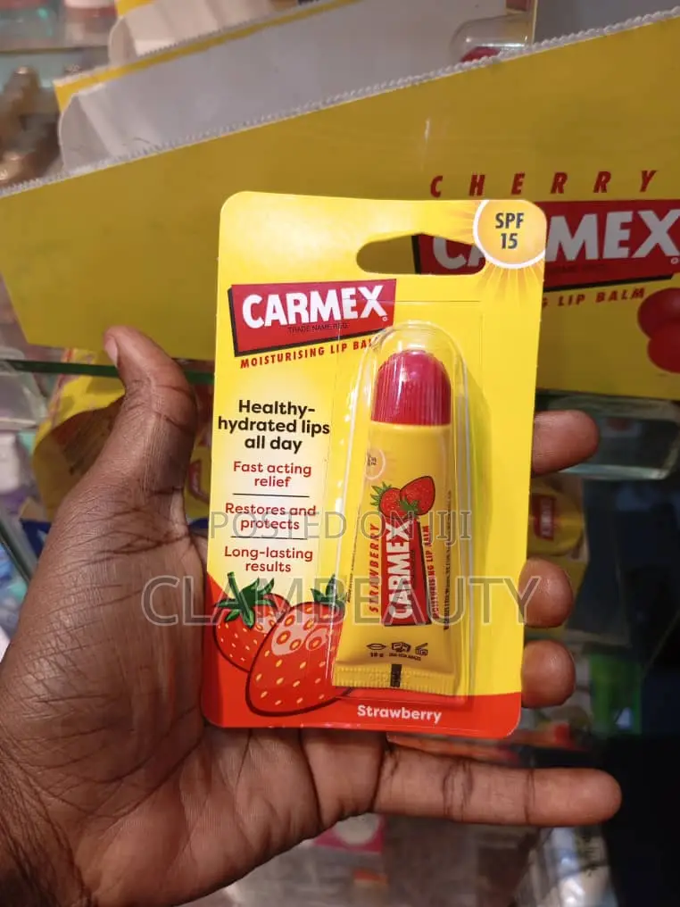CARMEX Moisturising Lip Balm Strawberry With Sunscreen