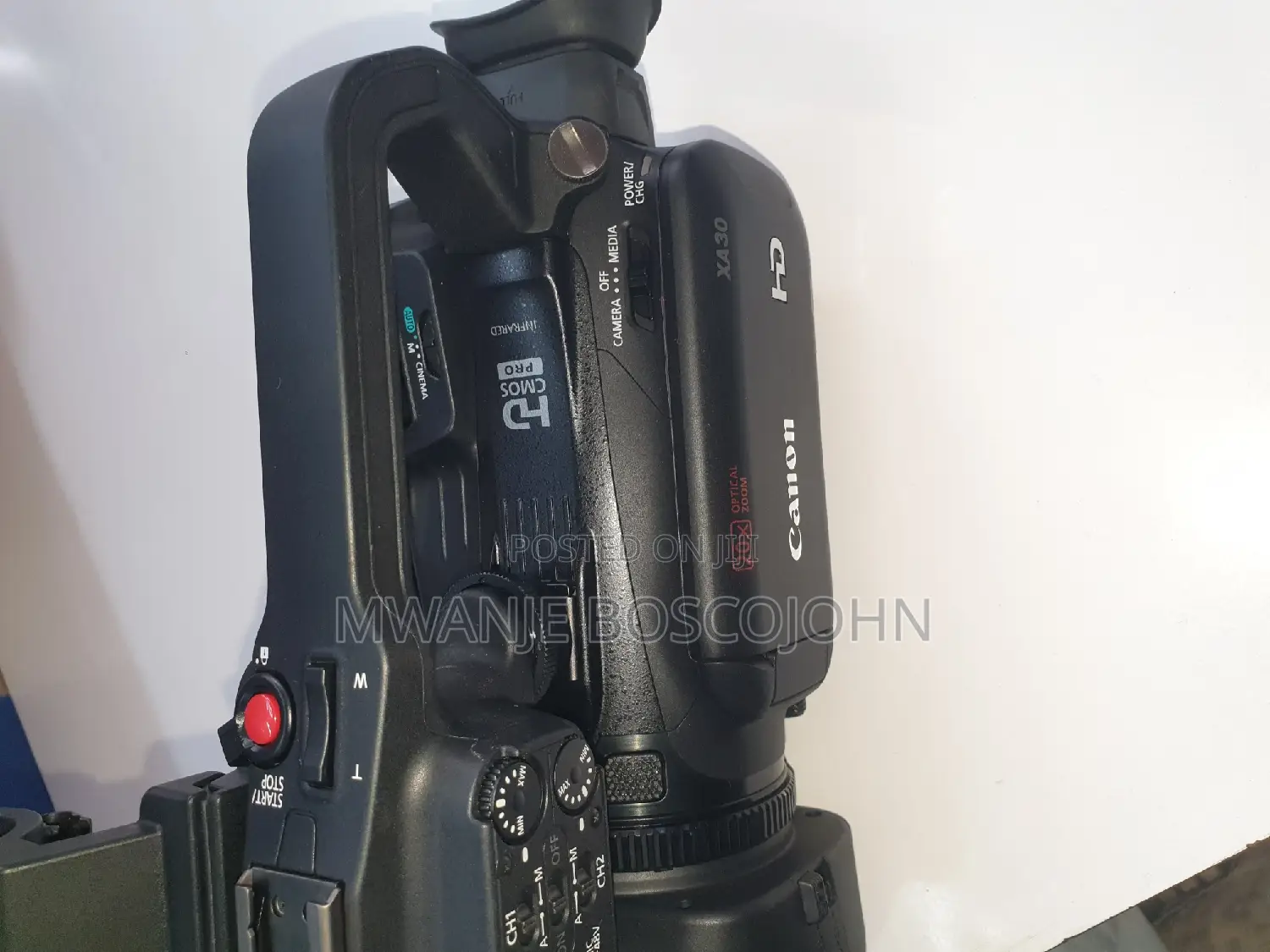 Canon XA30