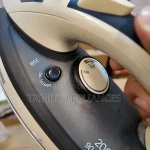 Geepas Ceramic Steam Iron GSI7788