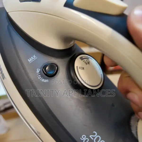 Geepas Ceramic Steam Iron GSI7788