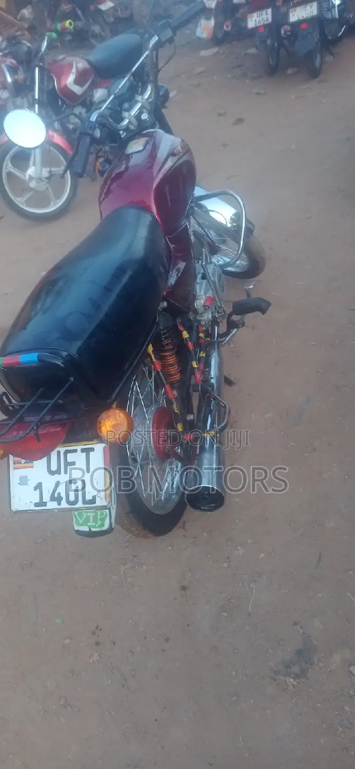 Bajaj Boxer 100 2021 Red