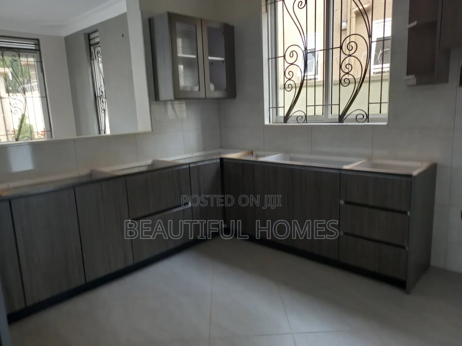 Furnished 2bdrm Apartment in Kira Town for sale