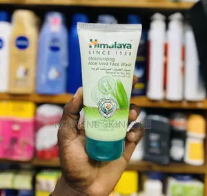 Photo - Himlaya Moisturizing Aleo Vera Face Wash