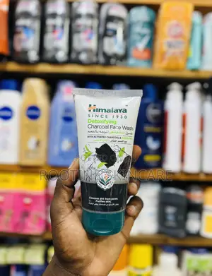 Photo - Himalaya Detoxifying Charcoal Face Wash