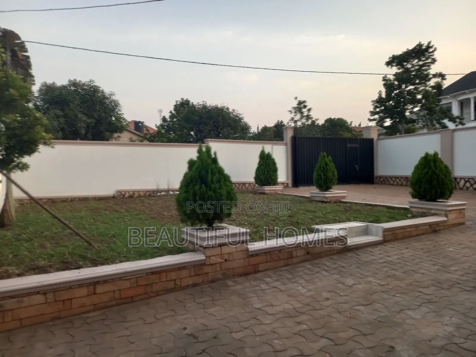 Furnished 4bdrm House in Kira for sale