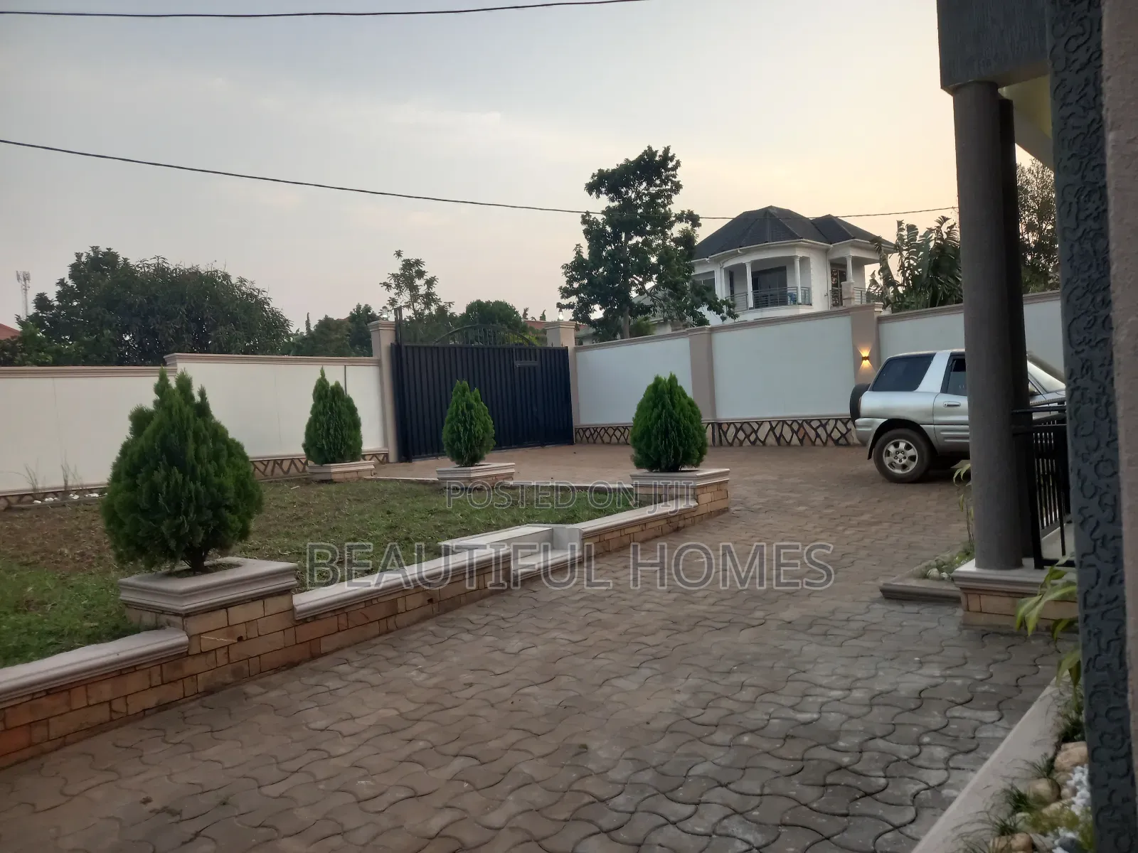 Furnished 4bdrm House in Kira for sale