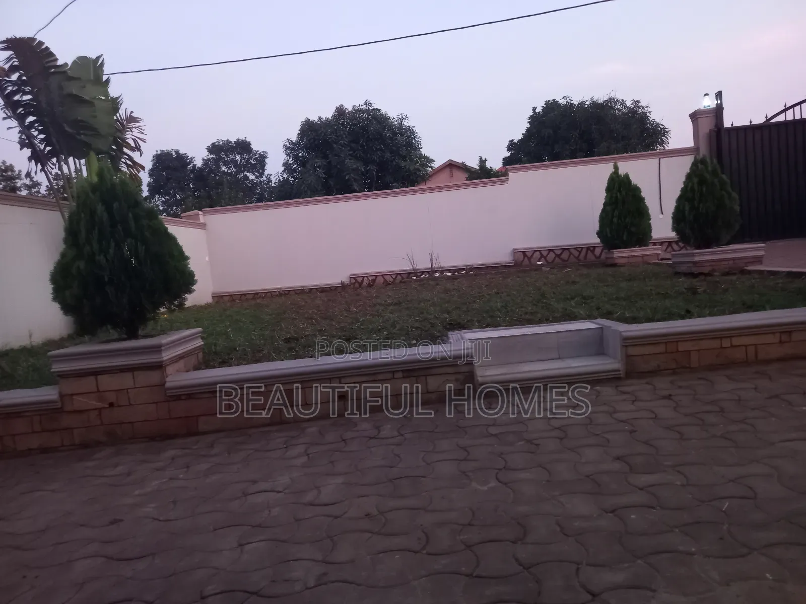 Furnished 4bdrm House in Kira for sale