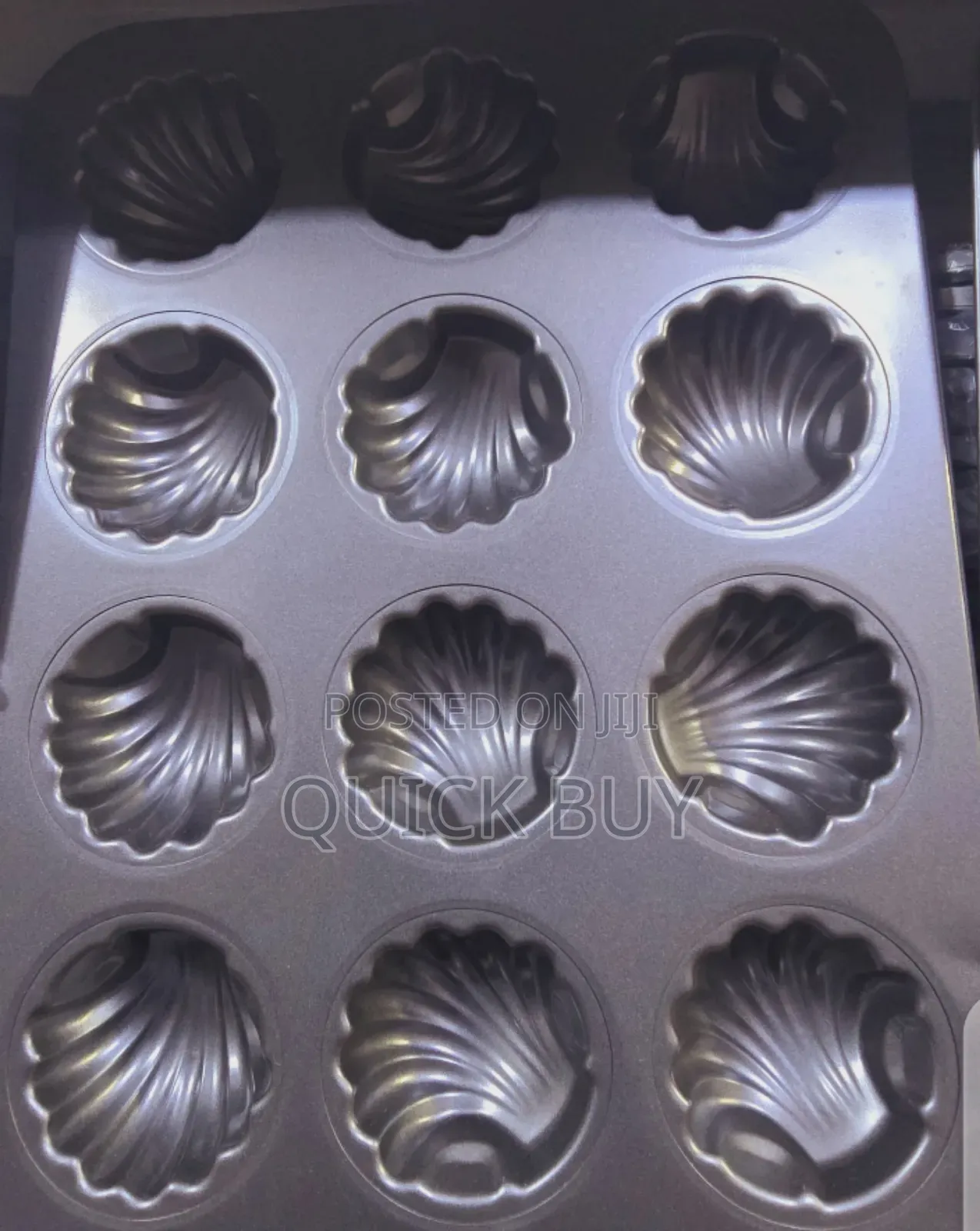 Elegant Superior Quality 12- Cup Muffin Pan, Amazing Cakes