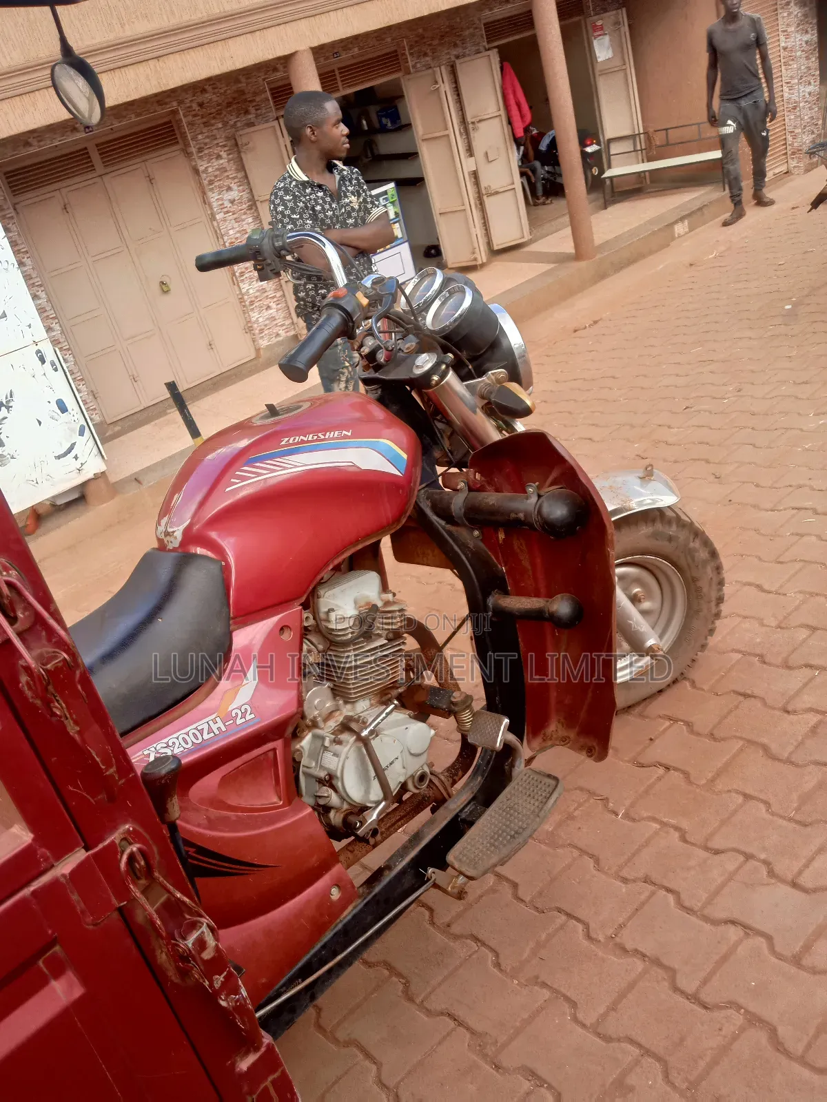 Tricycle 2023 Beige