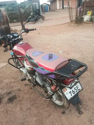 TVS HLX 125 2022 Red